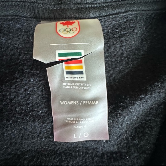 2014 Olympics Canada 🇨🇦women zip up hoodie. Exclusive to Hudson’s Bay - Picture 4 of 4